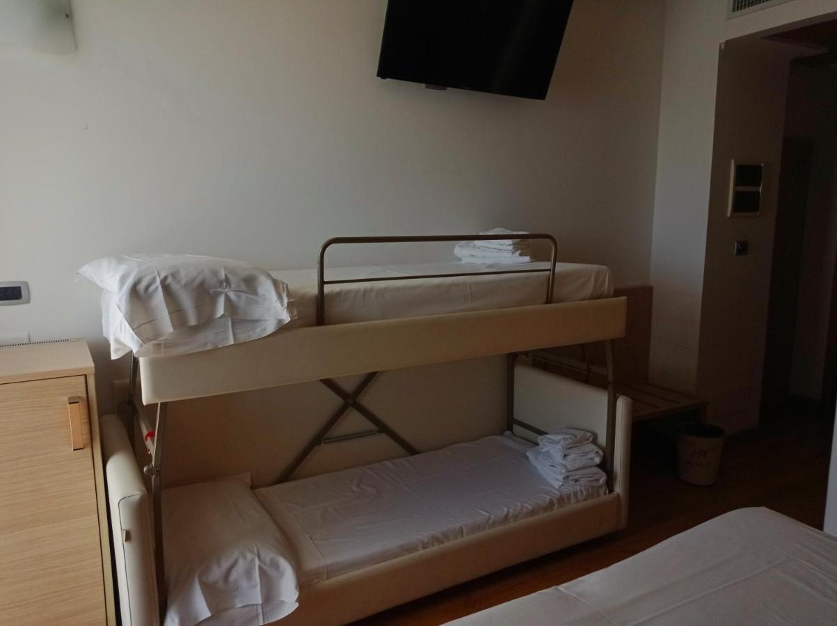 Hotel Rivus Peschiera del Garda Esterno foto
