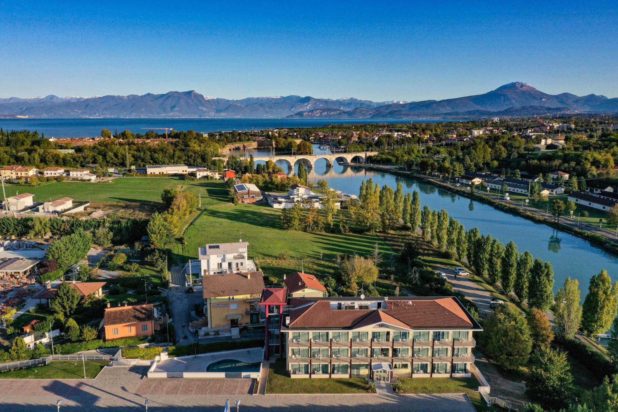 Hotel Rivus Peschiera del Garda Esterno foto