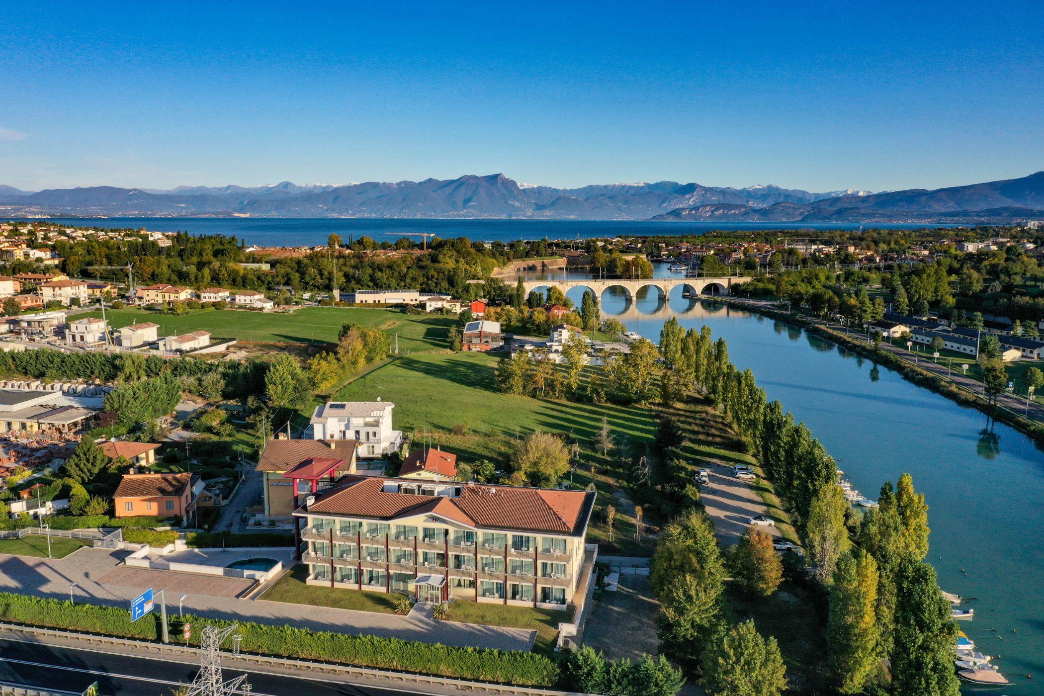 Hotel Rivus Peschiera del Garda Esterno foto