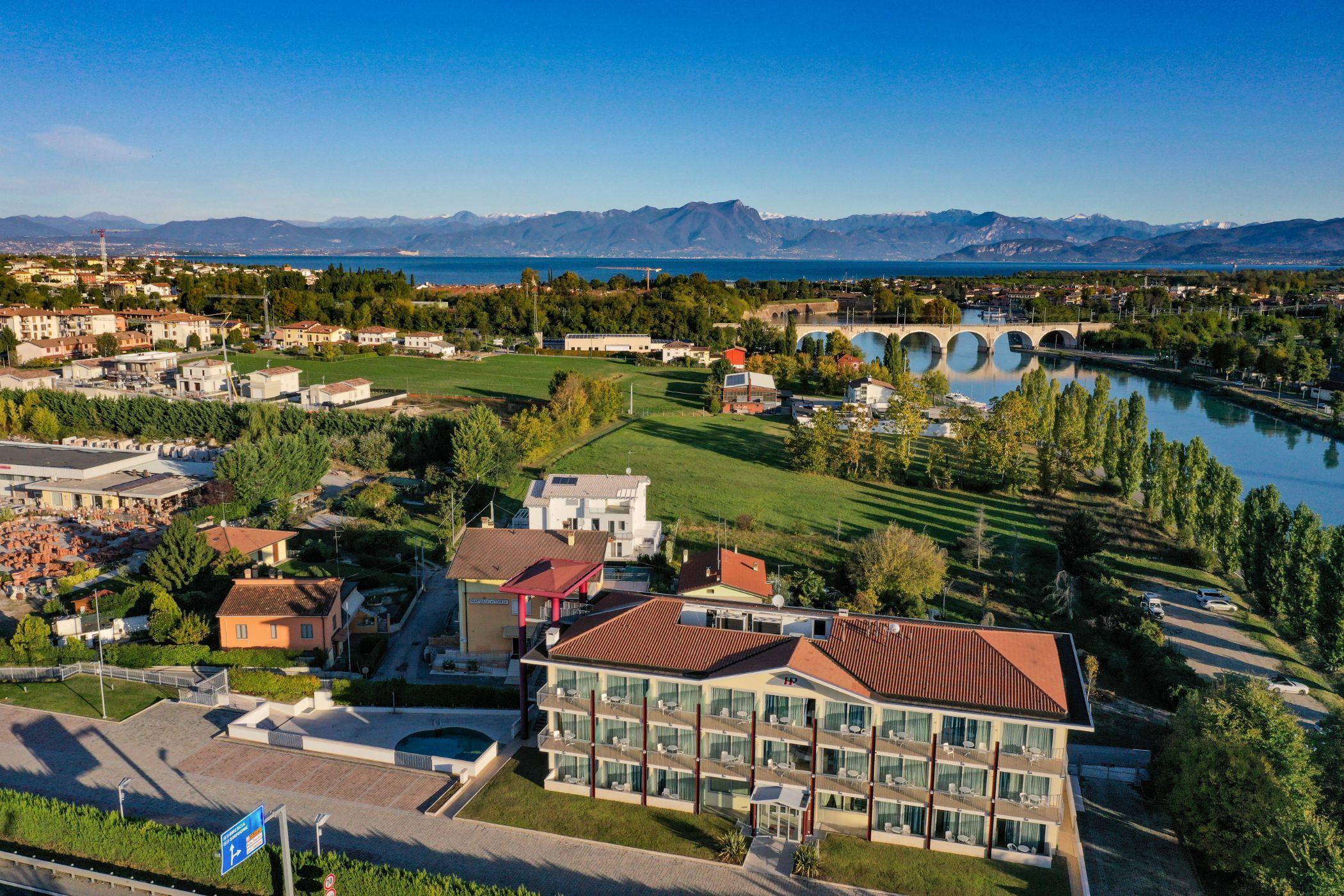 Hotel Rivus Peschiera del Garda Esterno foto