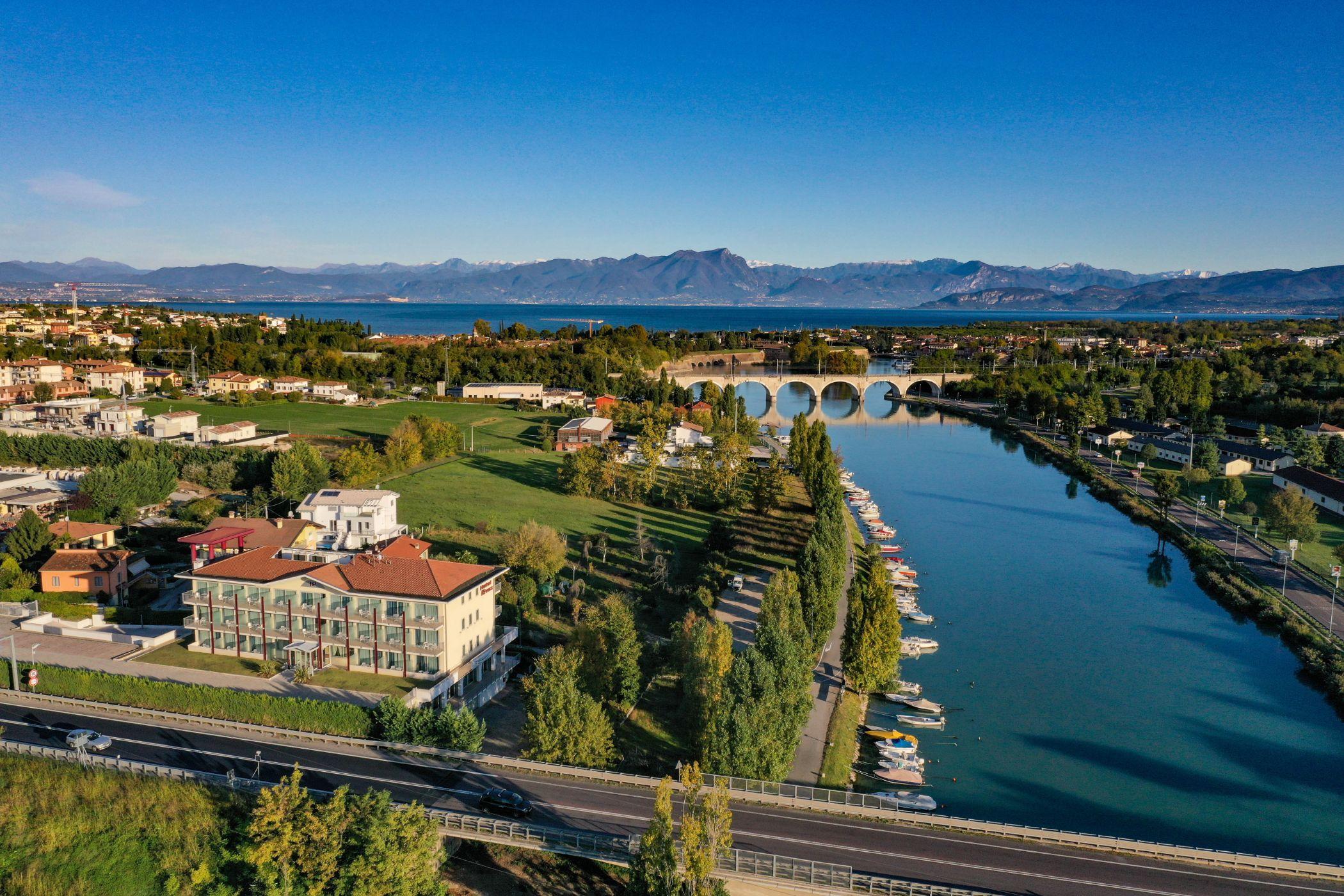 Hotel Rivus Peschiera del Garda Esterno foto
