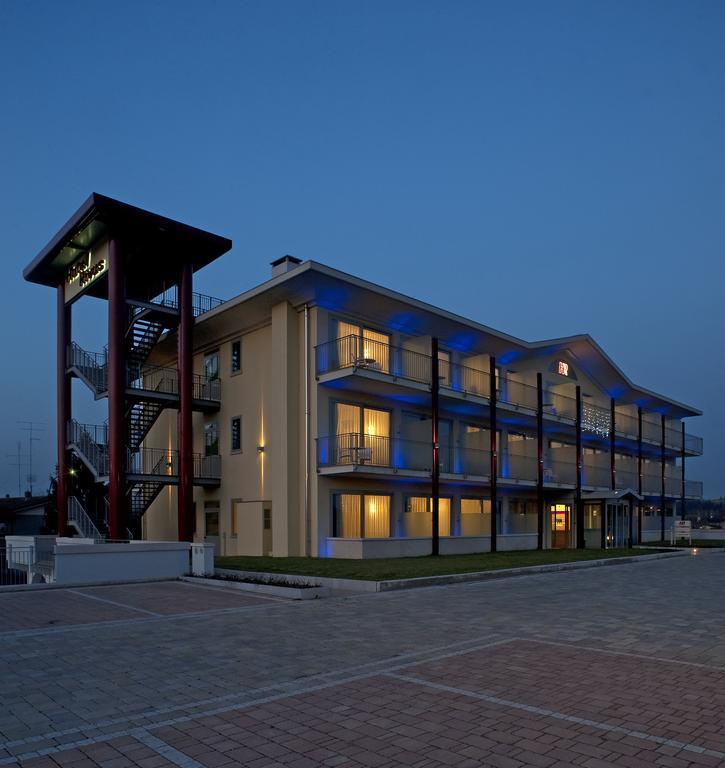 Hotel Rivus Peschiera del Garda Esterno foto