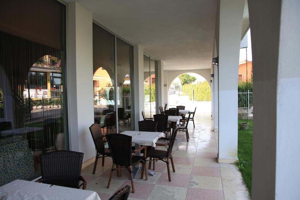 Hotel Rivus Peschiera del Garda Esterno foto