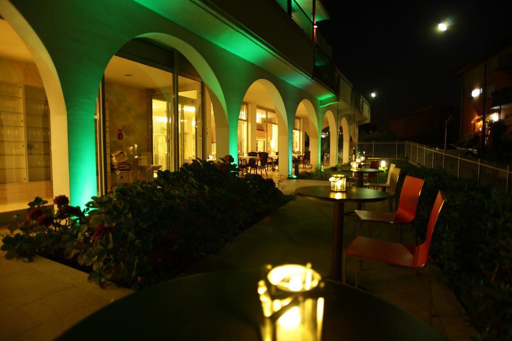 Hotel Rivus Peschiera del Garda Esterno foto