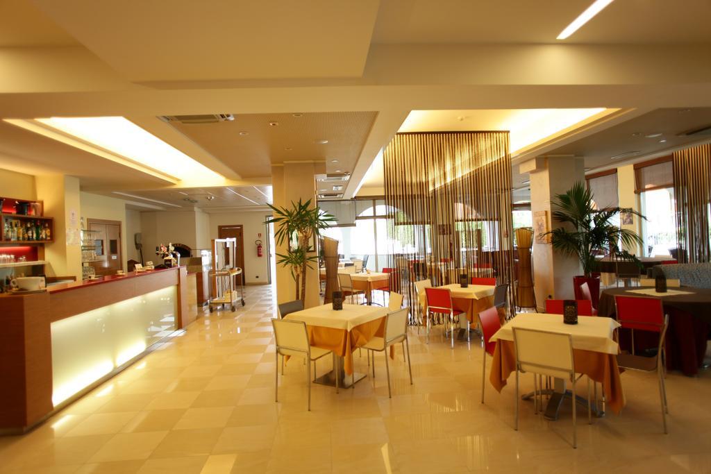 Hotel Rivus Peschiera del Garda Esterno foto