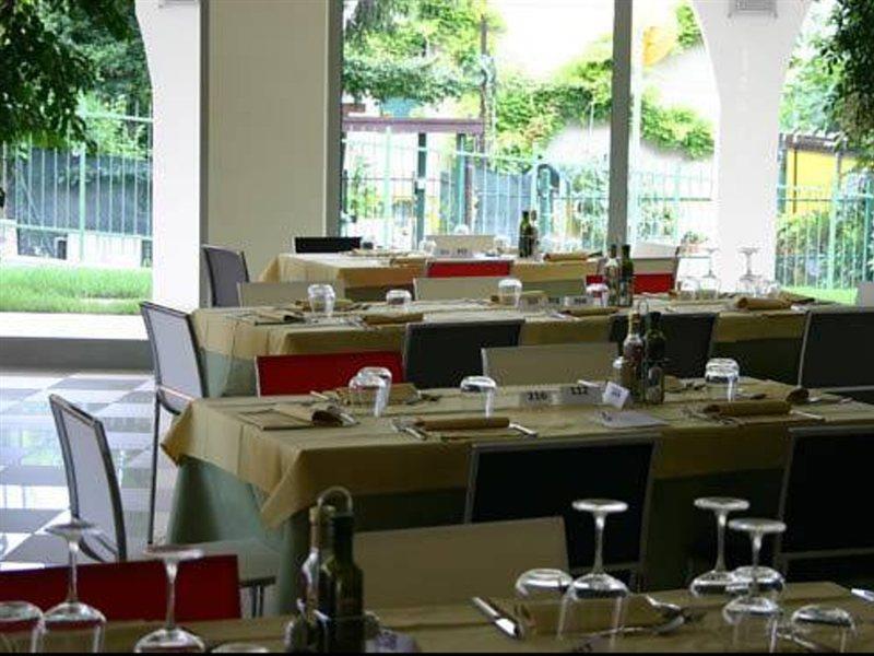 Hotel Rivus Peschiera del Garda Esterno foto
