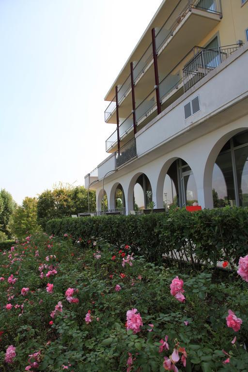Hotel Rivus Peschiera del Garda Esterno foto